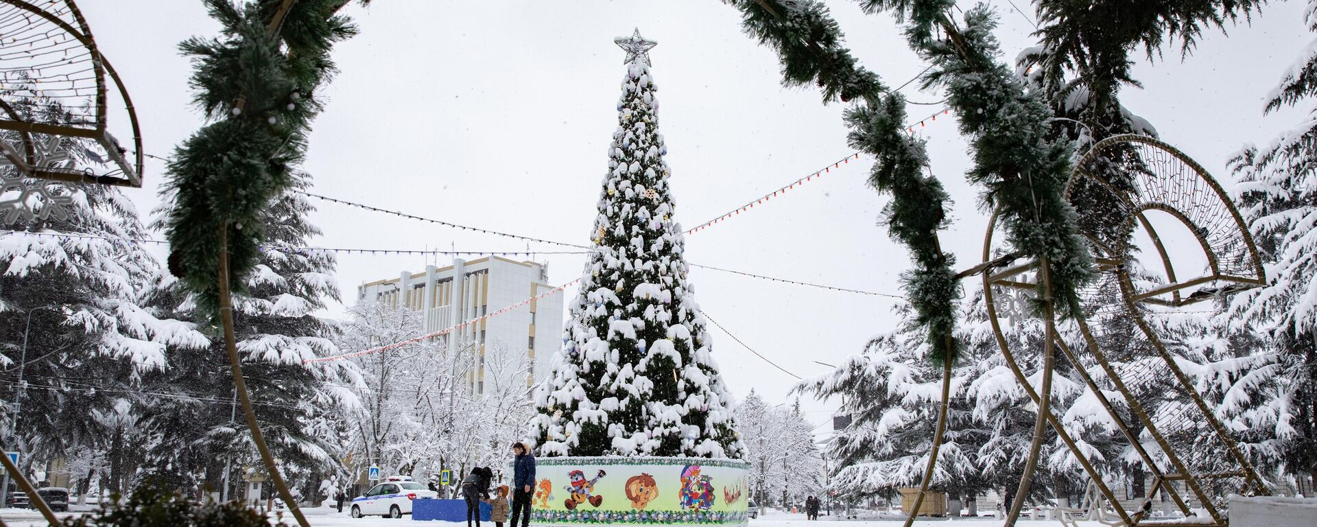 Открытие главной елки на Театральной площади в Цхинвале - Sputnik Южная Осетия, 1920, 23.12.2025