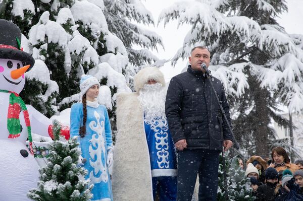 Открытие главной елки на Театральной площади в Цхинвале - Sputnik Южная Осетия