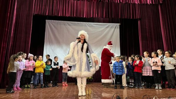 В Знаурском районе состоялось праздничное открытие новогодней елки - Sputnik Южная Осетия