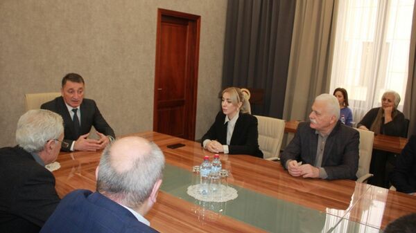 Коллективу аппарата правительства Южной Осетии представили нового руководителя - Sputnik Южная Осетия