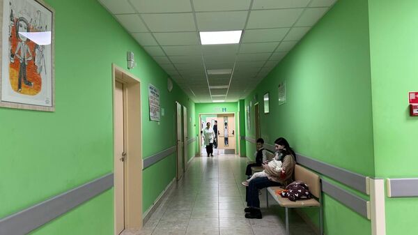 В детской больнице при РММЦ в Цхинвале проходят консультации детей с заболеваниями неврологического профиля. - Sputnik Южная Осетия