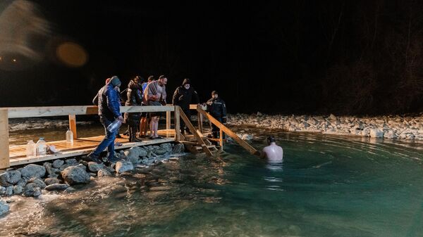 Врач рассказал, как правильно подготовиться к Крещенским купаниям - Sputnik Южная Осетия