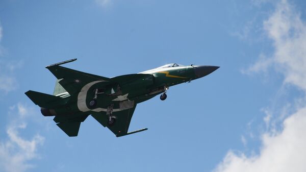 Истребитель-бомбардировщик ВВС Пакистана JF-17 Thunder - Sputnik Южная Осетия