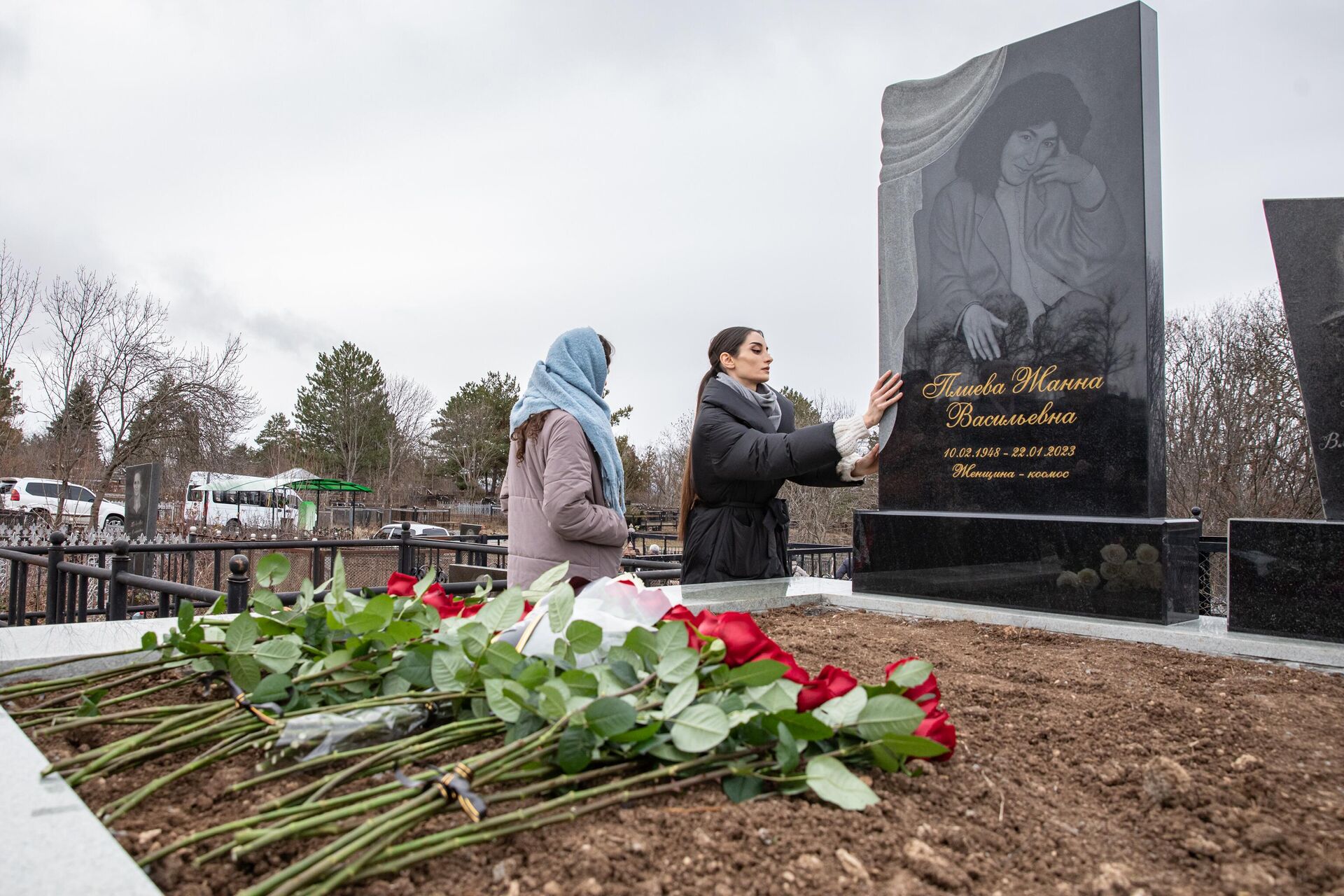 Возложение цветов к могиле Жанны Плиевой - Sputnik Южная Осетия, 1920, 22.01.2024