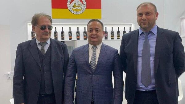 Посол Южной Осетии в России посетил стенд республики на Продэкспо - Sputnik Южная Осетия