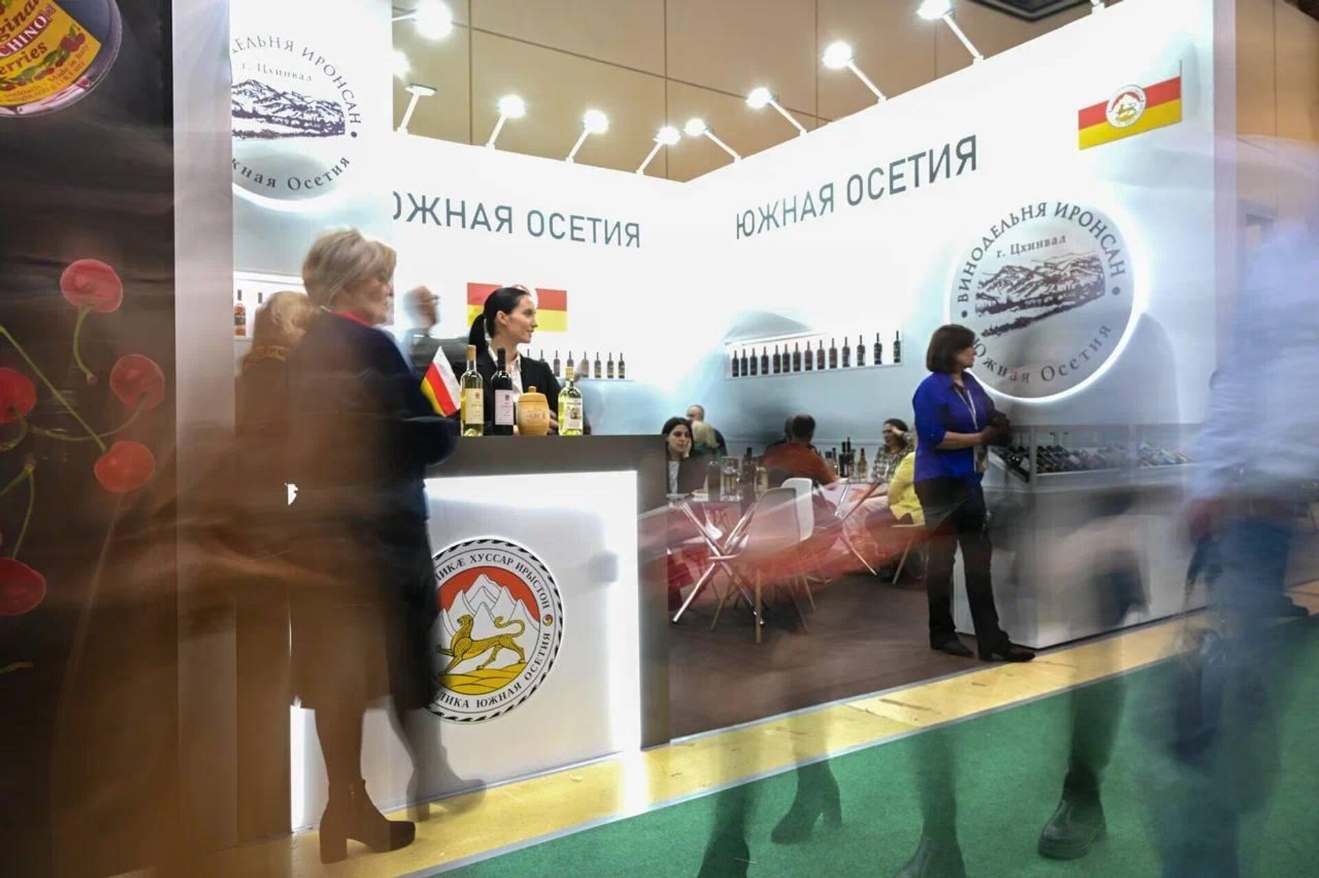 Осетинский стенд на Международной выставке продуктов питания и напитков Продэкспо  - Sputnik Южная Осетия, 1920, 09.02.2024