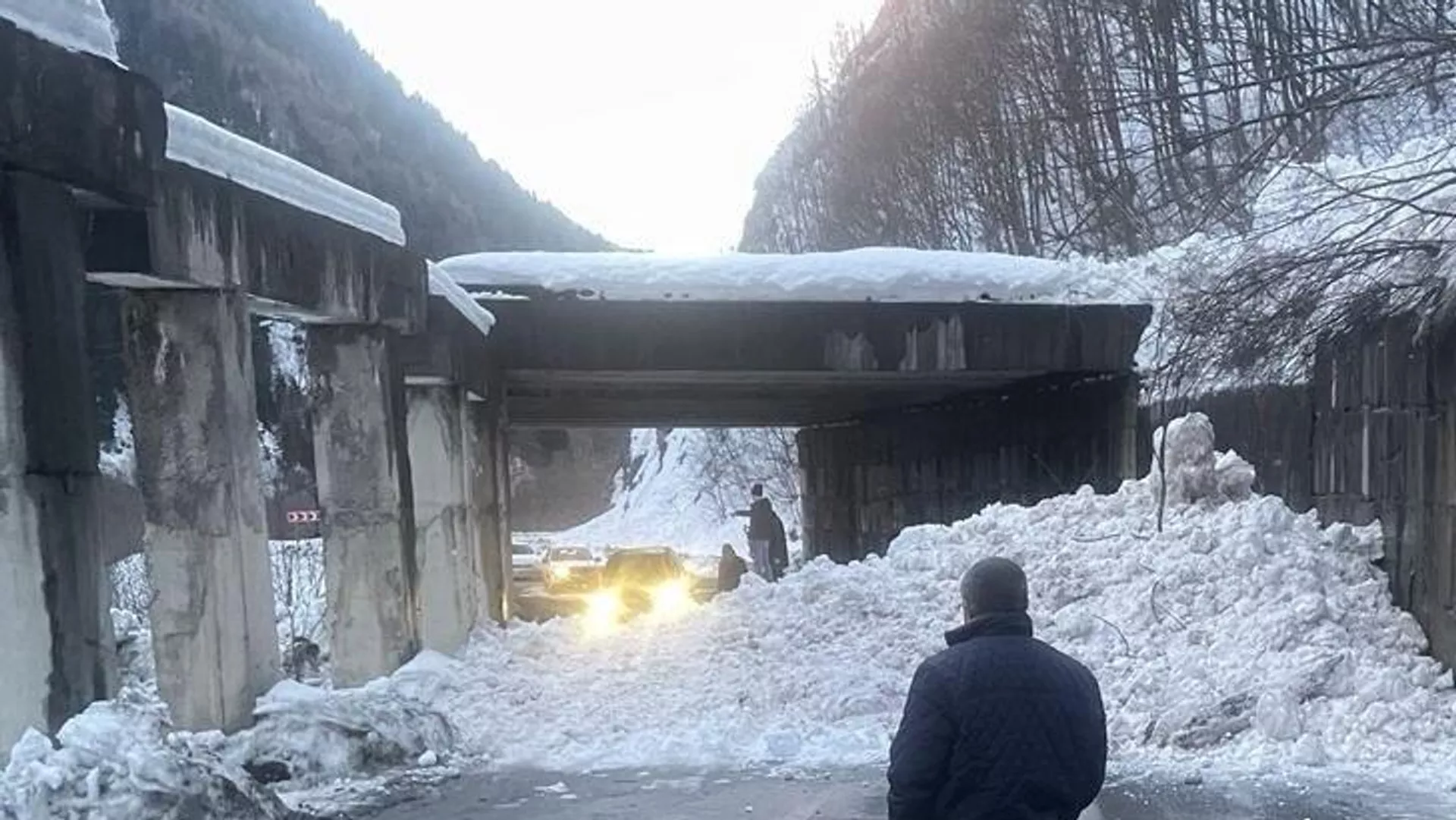 В селе Уанел сошла лавина
