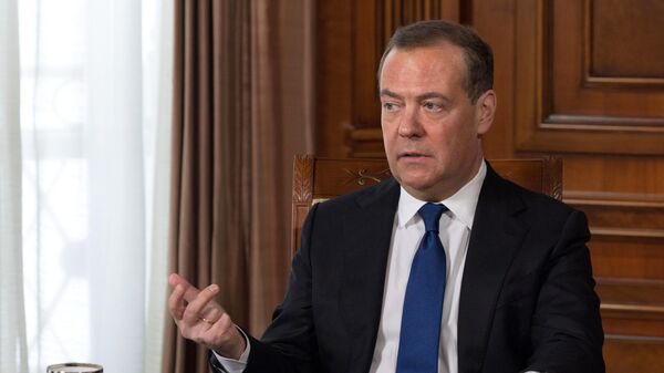 Заместитель председателя Совбеза РФ Дмитрий Медведев дал интервью российским СМИ - Sputnik Южная Осетия