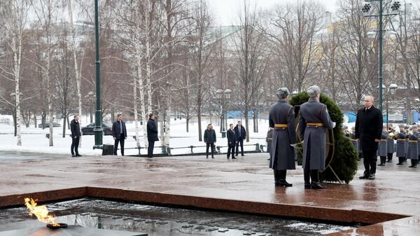 Президент РФ В. Путин возложил венок к Могиле Неизвестного Солдата - Sputnik Южная Осетия