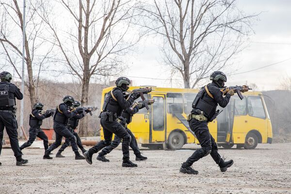 Награждения и показательные учения в ОМСН по случаю 21-й годовщины со дня образования. - Sputnik Южная Осетия