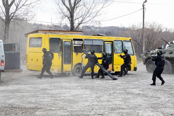 Награждения и показательные учения в ОМСН по случаю 21-й годовщины со дня образования. - Sputnik Южная Осетия