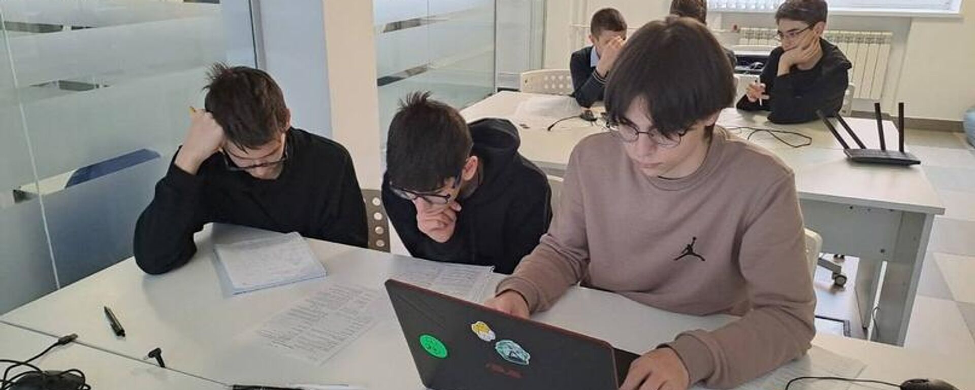 Объединенная команда учащихся центра цифрового образования IT-кубе и РФМЛИ Северной Осетии - Sputnik Южная Осетия, 1920, 07.03.2024