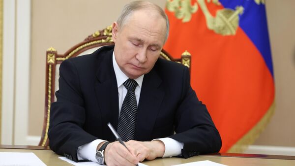 Президент РФ В. Путин провел совещание по капитальному ремонту школ - Sputnik Южная Осетия