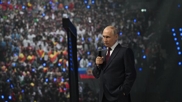 Президент России Владимир Путин на Всемирном фестивале молодежи - Sputnik Южная Осетия