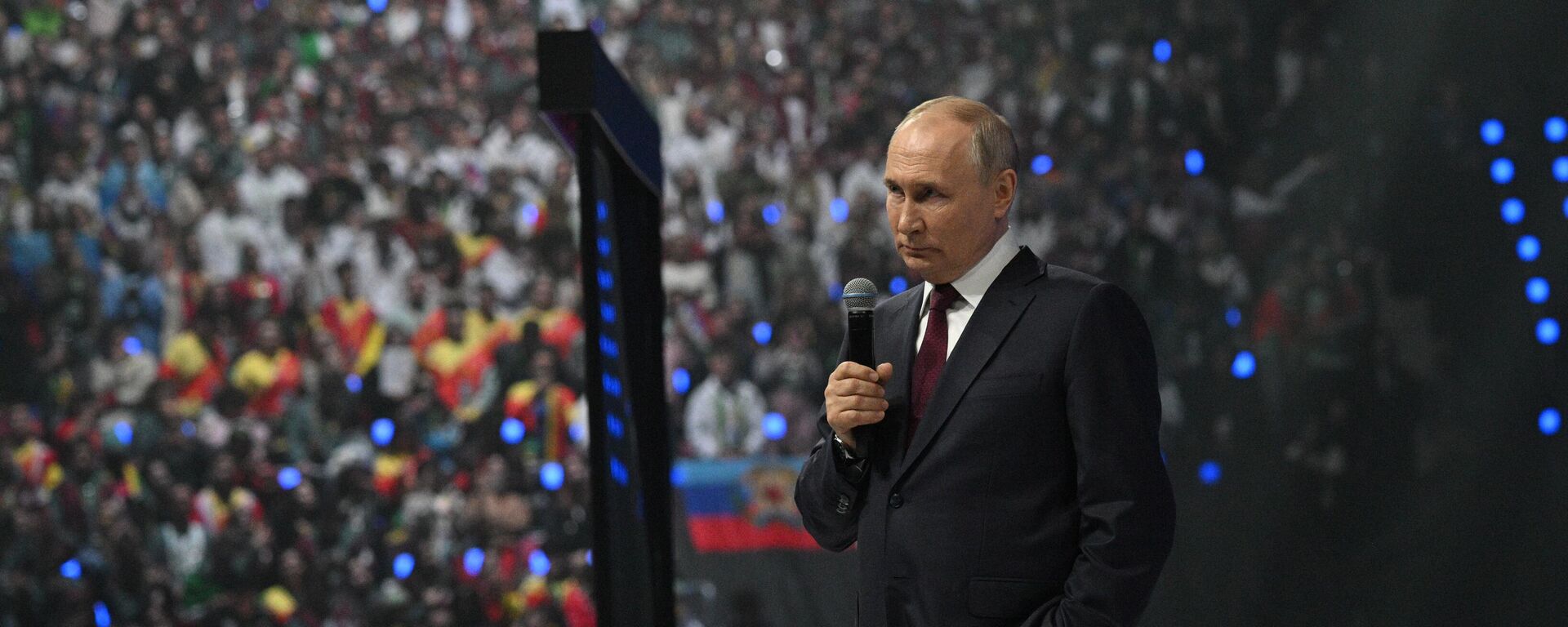 Президент России Владимир Путин на Всемирном фестивале молодежи - Sputnik Южная Осетия, 1920, 08.03.2024
