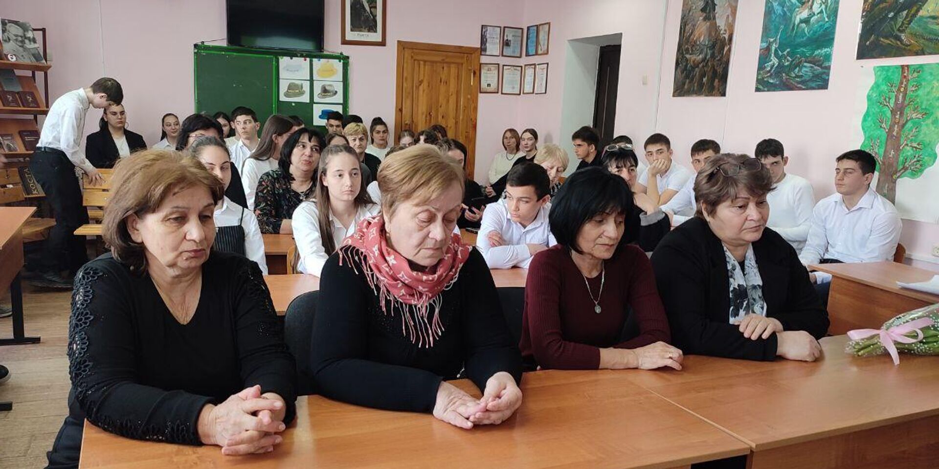 Мероприятие памяти жертв Ередской трагедии в Цхинвальской школе №6 - Sputnik Южная Осетия, 1920, 14.03.2024