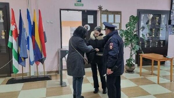 За безопасностью на избирательных участках в Южной Осетии следят более 700 сотрудников милиции - Sputnik Южная Осетия