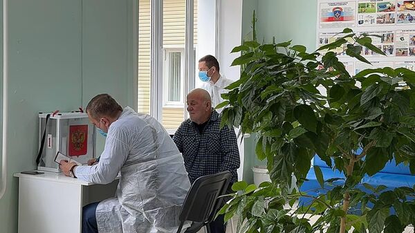 В РММЦ в Цхинвале открылся выездной избирательный участок.  - Sputnik Южная Осетия