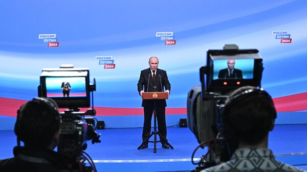 Владимир Путин на встрече с доверенными лицами в избирательном штабе - Sputnik Южная Осетия