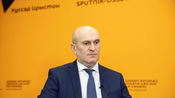 Джиоев рассказал, когда вступит в силу закон о двойном гражданстве - Sputnik Южная Осетия