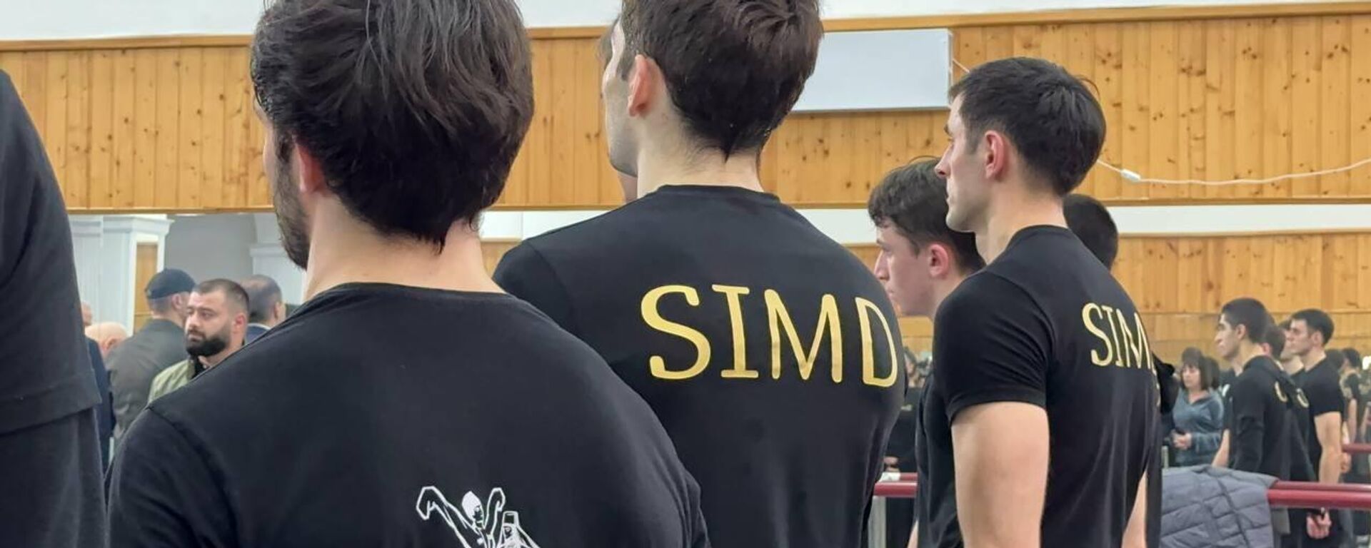 Алан Гаглоев в пятницу встретился с коллективом Госансамбля Симд - Sputnik Южная Осетия, 1920, 07.11.2025