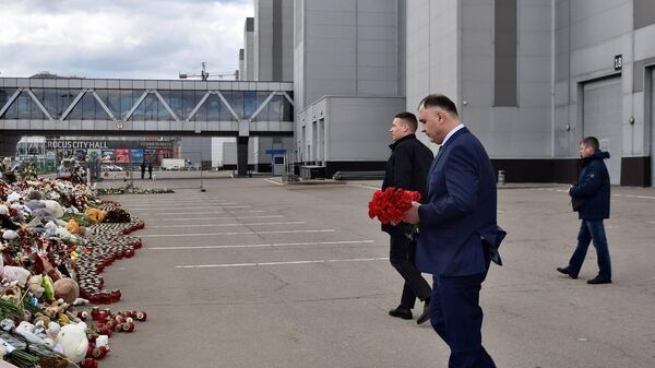 Алан Гаглоев почтил память жертв теракта в Крокус Сити Холле - Sputnik Южная Осетия