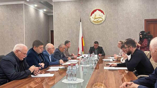 Заседание штаба по контролю за реализацией  Инвестпрограммы содействия социально-экономическому развитию Южной Осетии  - Sputnik Южная Осетия