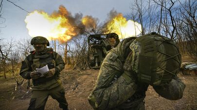 Российские военные ведут огонь из орудия "Гиацинт-С" в зоне СВО. Архивное фото 