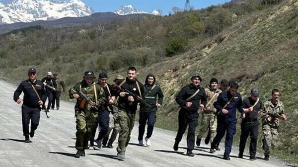 Бойцы ППСМ в Южной Осетии в полной боевой экипировке и с табельным оружием - Sputnik Южная Осетия