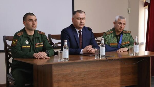 Встреча президента Алана Гаглоева с руководством и личным составом Минобороны РЮО - Sputnik Южная Осетия