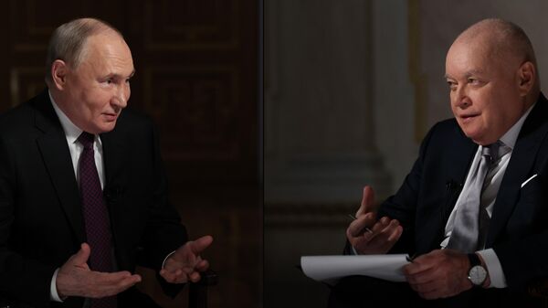 Президент РФ Владимир Путин дает интервью генеральному директору медиагруппы Россия сегодня Дмитрию Киселеву - Sputnik Южная Осетия