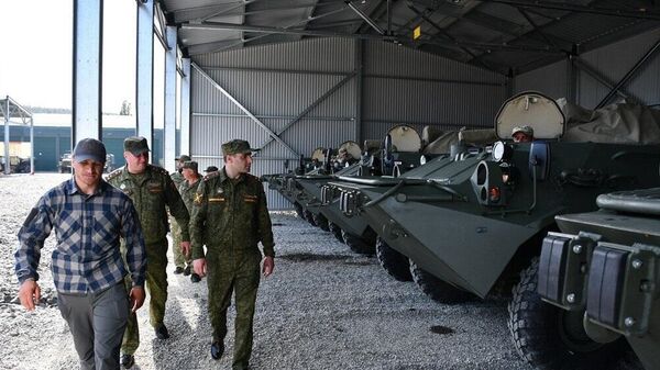 Глава Минобороны РЮО проверяет состояние военной техники   - Sputnik Южная Осетия
