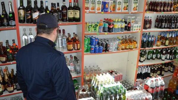 Сотрудники МВД Южной Осетии выявили нарушения в двух продуктовых магазинах в Цхинвале - Sputnik Южная Осетия