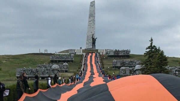 На мемориале Саур-Могила провели акции ко Дню Победы - Sputnik Южная Осетия