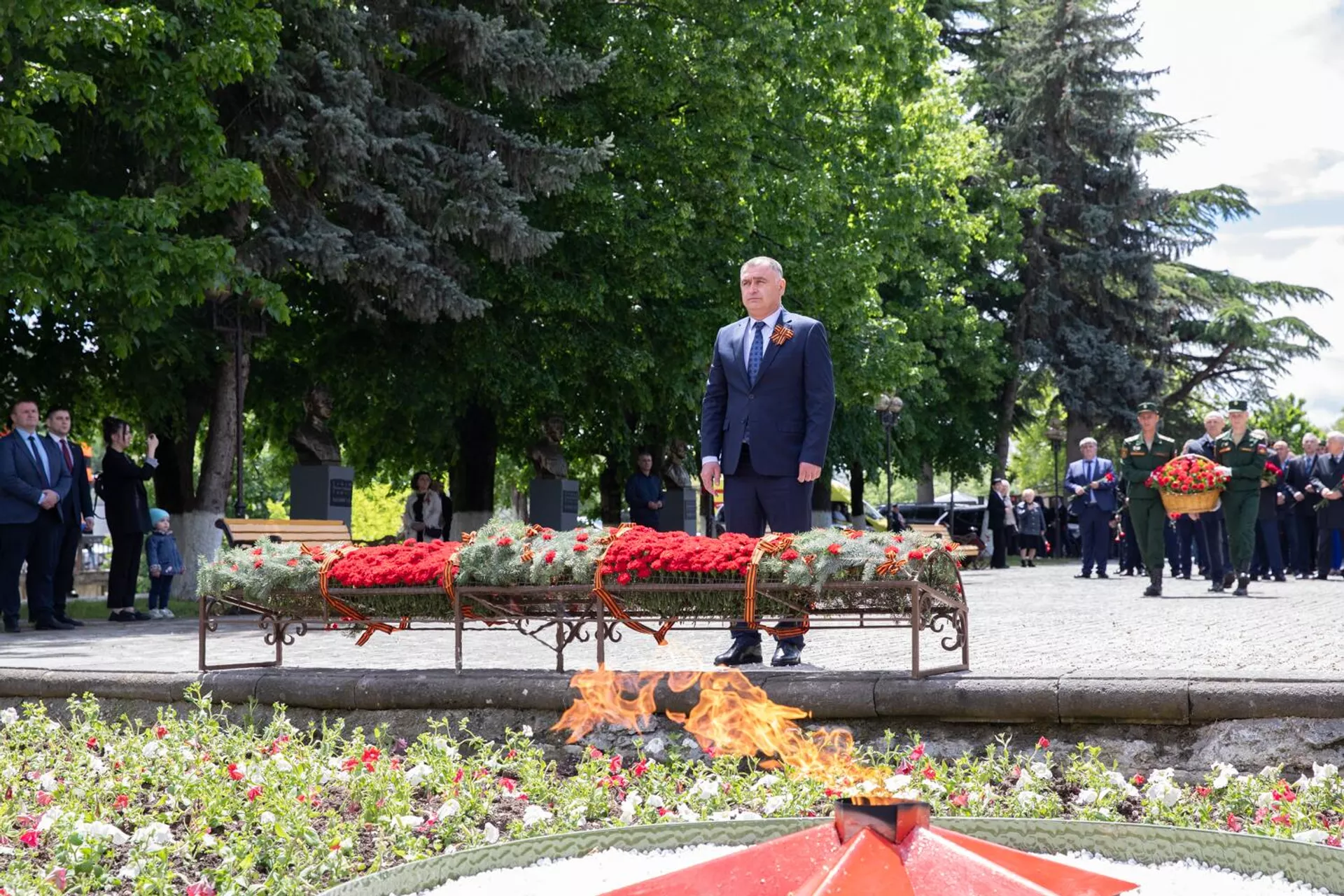 Церемония возложения Гирлянды Славы и Памяти к Обелиску павшим в годы Великой Отечественной войны Церемония возложения Гирлянды Славы и Памяти к Обелиску павшим в годы Великой Отечественной войны