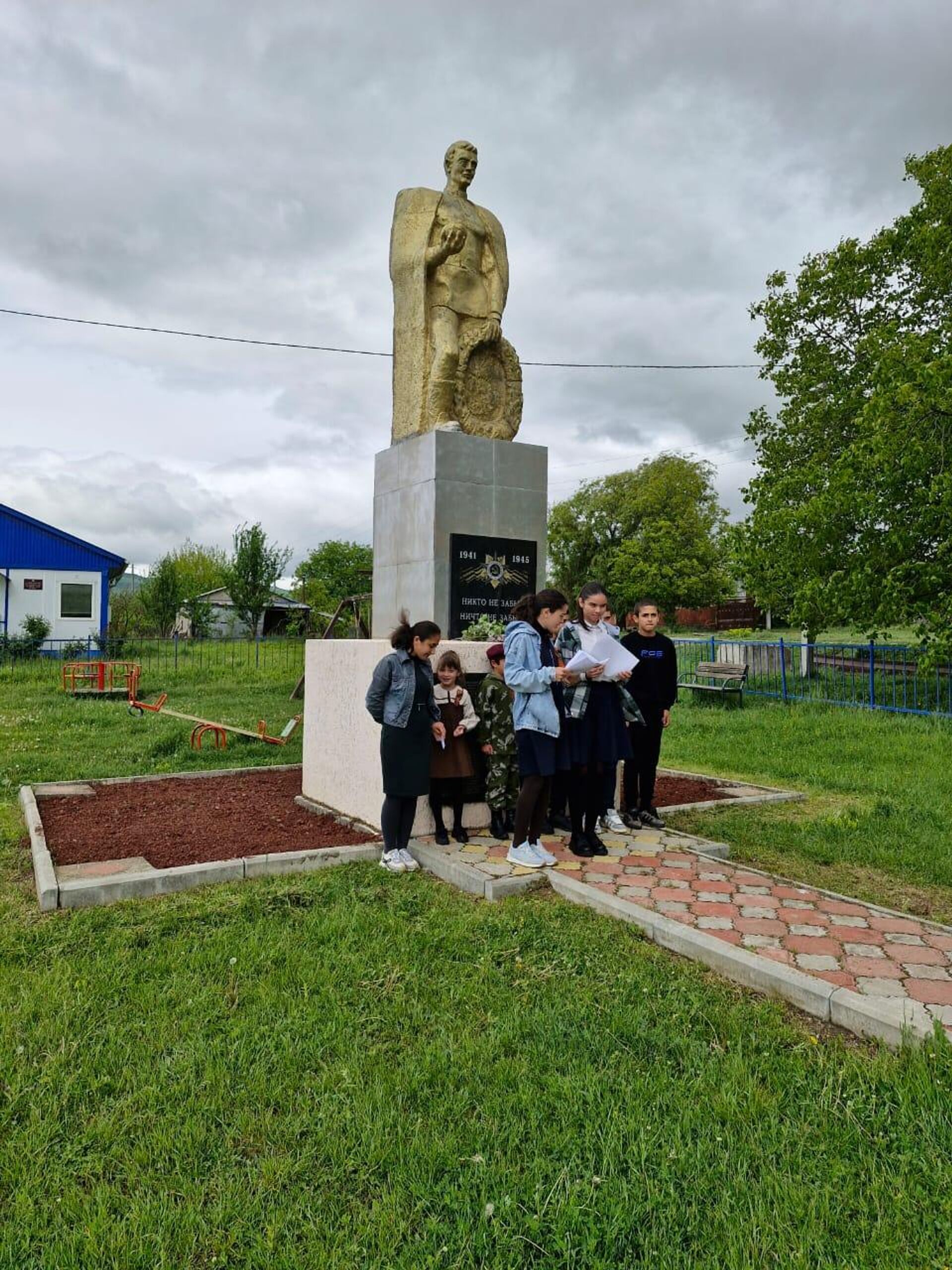 В селе Сатикар почтили память погибших в Великой Отечественной войне - Sputnik Южная Осетия, 1920, 09.05.2024
