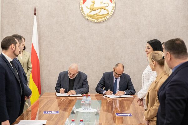 Подписание меморандума с иранской делегацией в правительстве Южной Осетии - Sputnik Южная Осетия