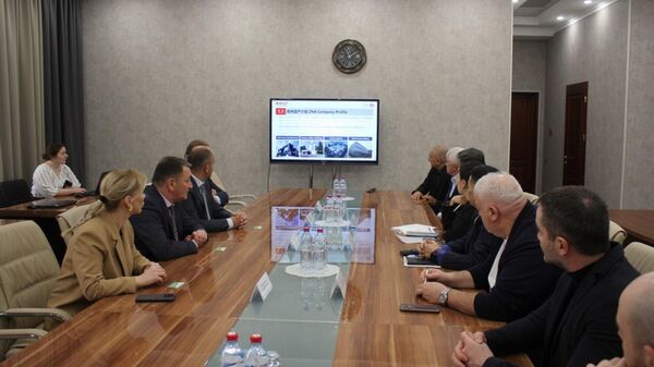 Джуссоев обсудил с главой китайской компанией сотрудничество в автомобильной отрасли - Sputnik Южная Осетия