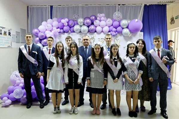 Президент Алан Гаглоев посетил Последний звонок в Квайсинской средней школе - Sputnik Южная Осетия