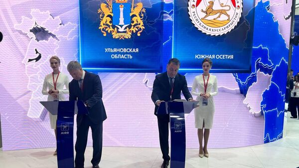 Подписание соглашения между Ульяновской областью РФ и Южной Осетией на полях ПМЭФ - Sputnik Южная Осетия