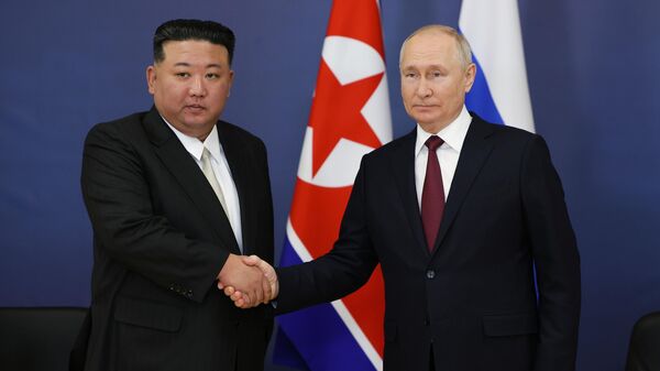 Президент России Владимир Путин и лидер КНДР Ким Чен Ын. Архивное фото  - Sputnik Южная Осетия