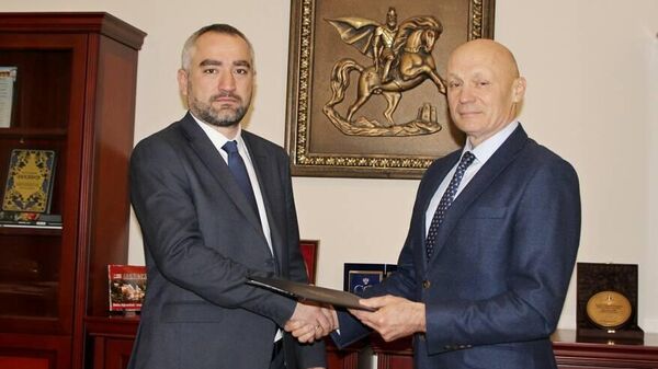 Посол России в Южной Осетии передал спикеру парламента поздравления от российских коллег  - Sputnik Южная Осетия