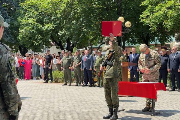 Торжественная церемония приведения присяги роты молодого пополнения ВС РЮО - Sputnik Южная Осетия