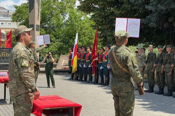 Торжественная церемония приведения присяги роты молодого пополнения ВС РЮО - Sputnik Южная Осетия