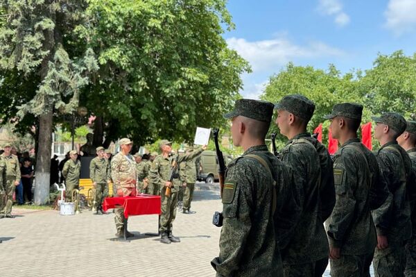 Торжественная церемония приведения присяги роты молодого пополнения ВС РЮО - Sputnik Южная Осетия