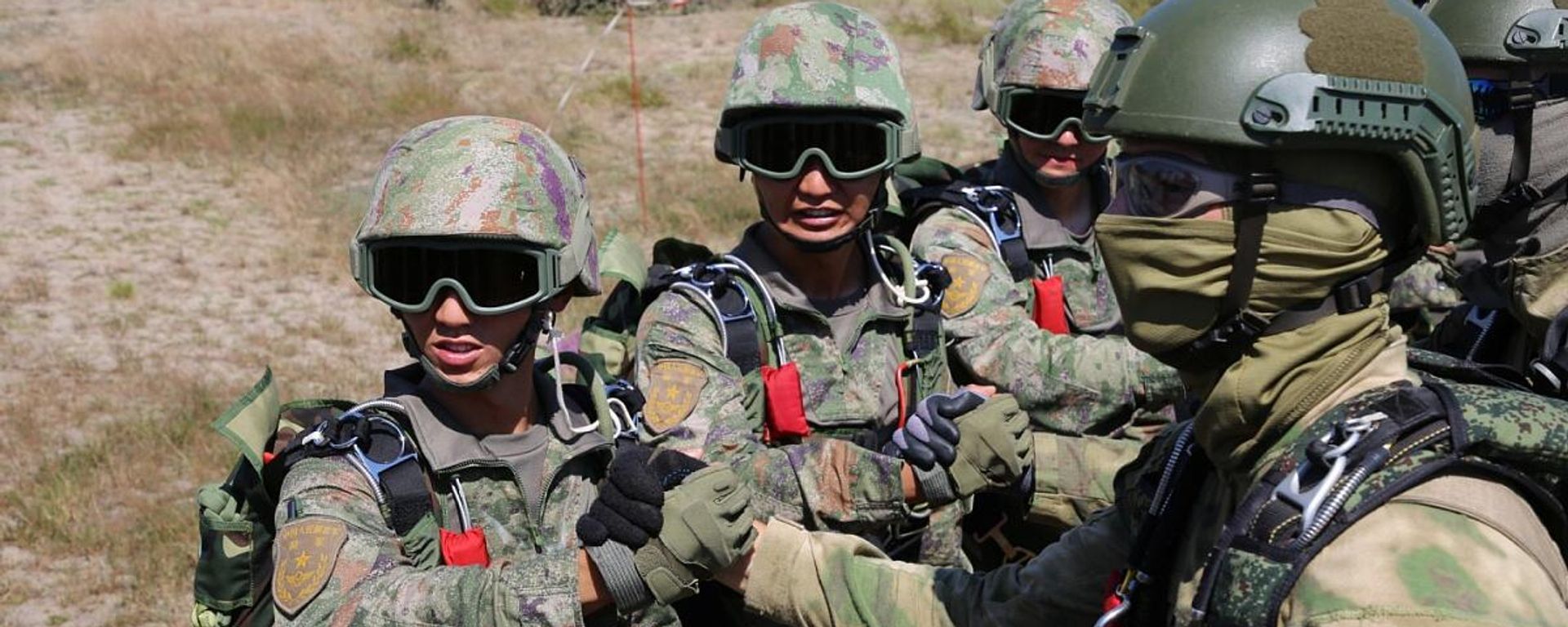 Десантирование белорусских и китайских военнослужащих в рамках антитеррористической тренировки Атакующий сокол - Sputnik Южная Осетия, 1920, 30.07.2026