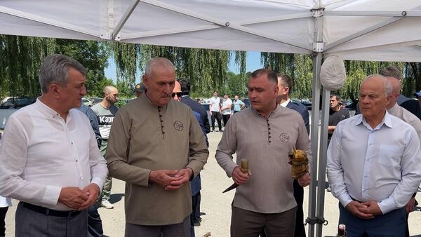 Руководители Северной и Южной Осетии на празднике в Роще Хетага  - Sputnik Южная Осетия