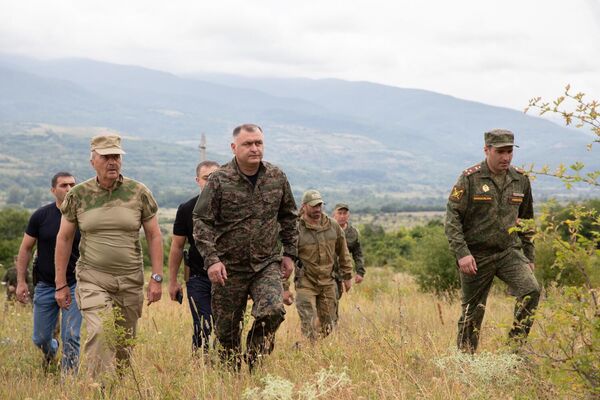 Президент Южной Осетии Алан Гаглоев посетил практические занятия на военном полигоне - Sputnik Южная Осетия