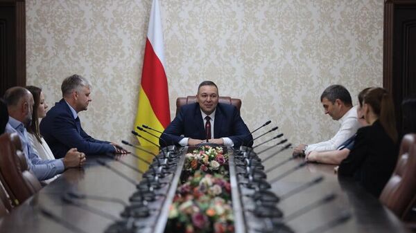 Сотрудников компании Остелеком поздравили от имени президента РЮО  - Sputnik Южная Осетия