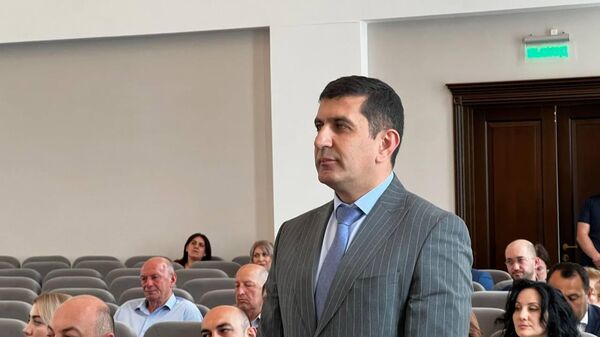 Сослан Бекоев на сессии парламента Южной Осетии  - Sputnik Южная Осетия